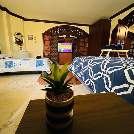Mega Suite Junto Al San Marino Shopping グアヤキル エクステリア 写真