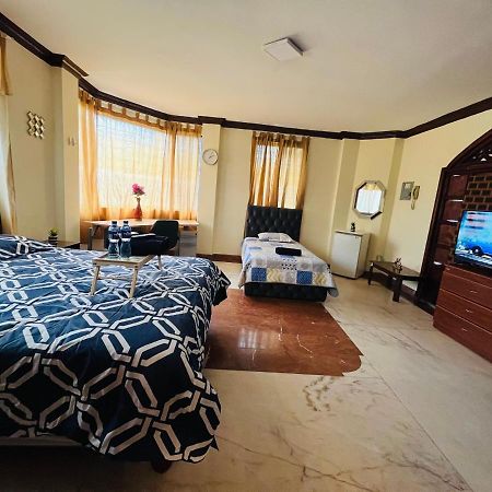 Mega Suite Junto Al San Marino Shopping グアヤキル エクステリア 写真